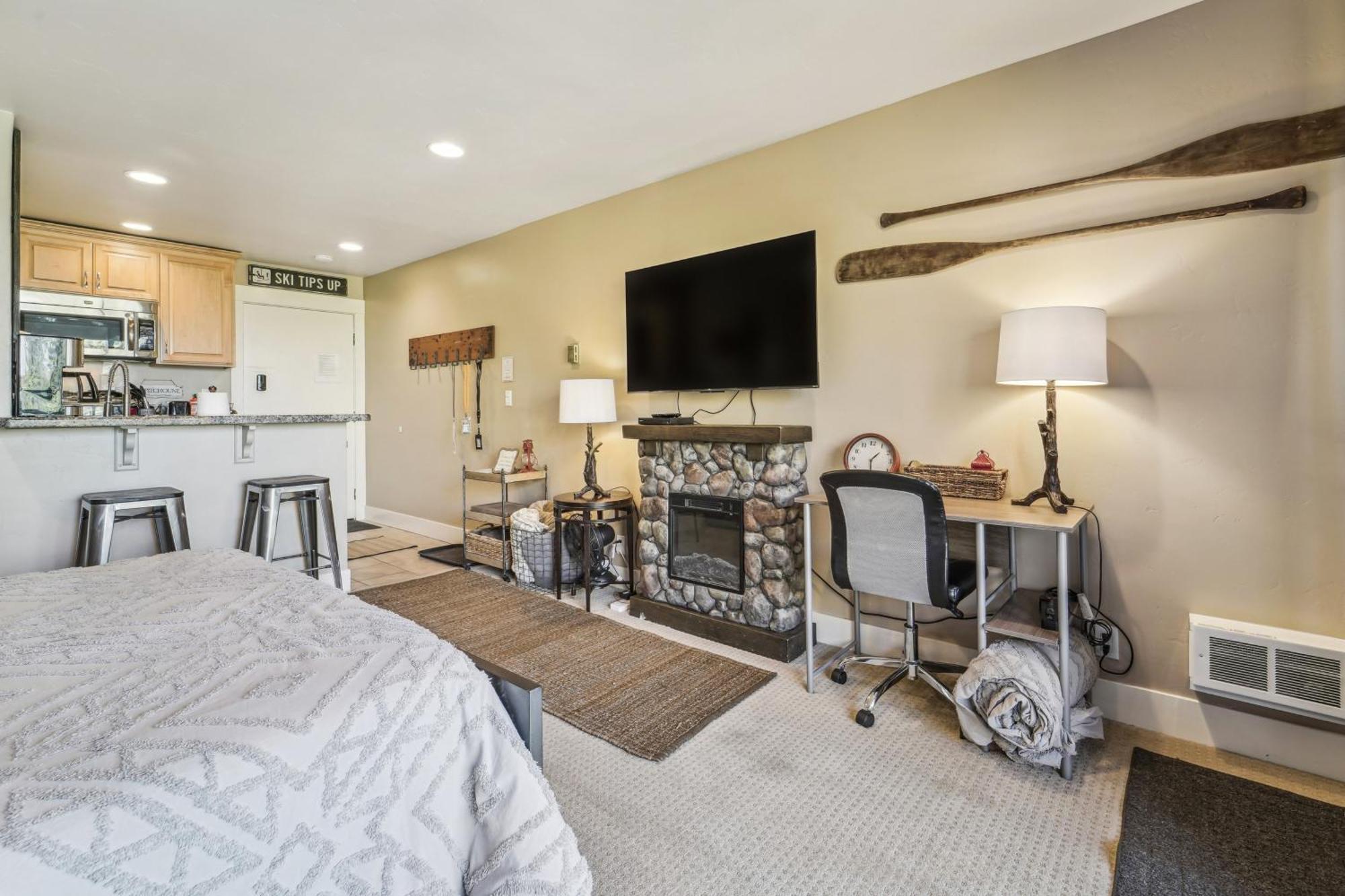 Truckee Studio With Balcony And On-Site Skiing! Exterior photo